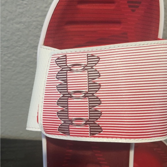 EUC! Under Armour red and white slides size large (10-11.5) - Picture 2 of 4